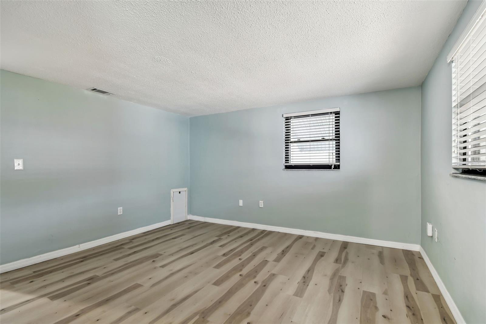 EMBASSY HILLS - Residential