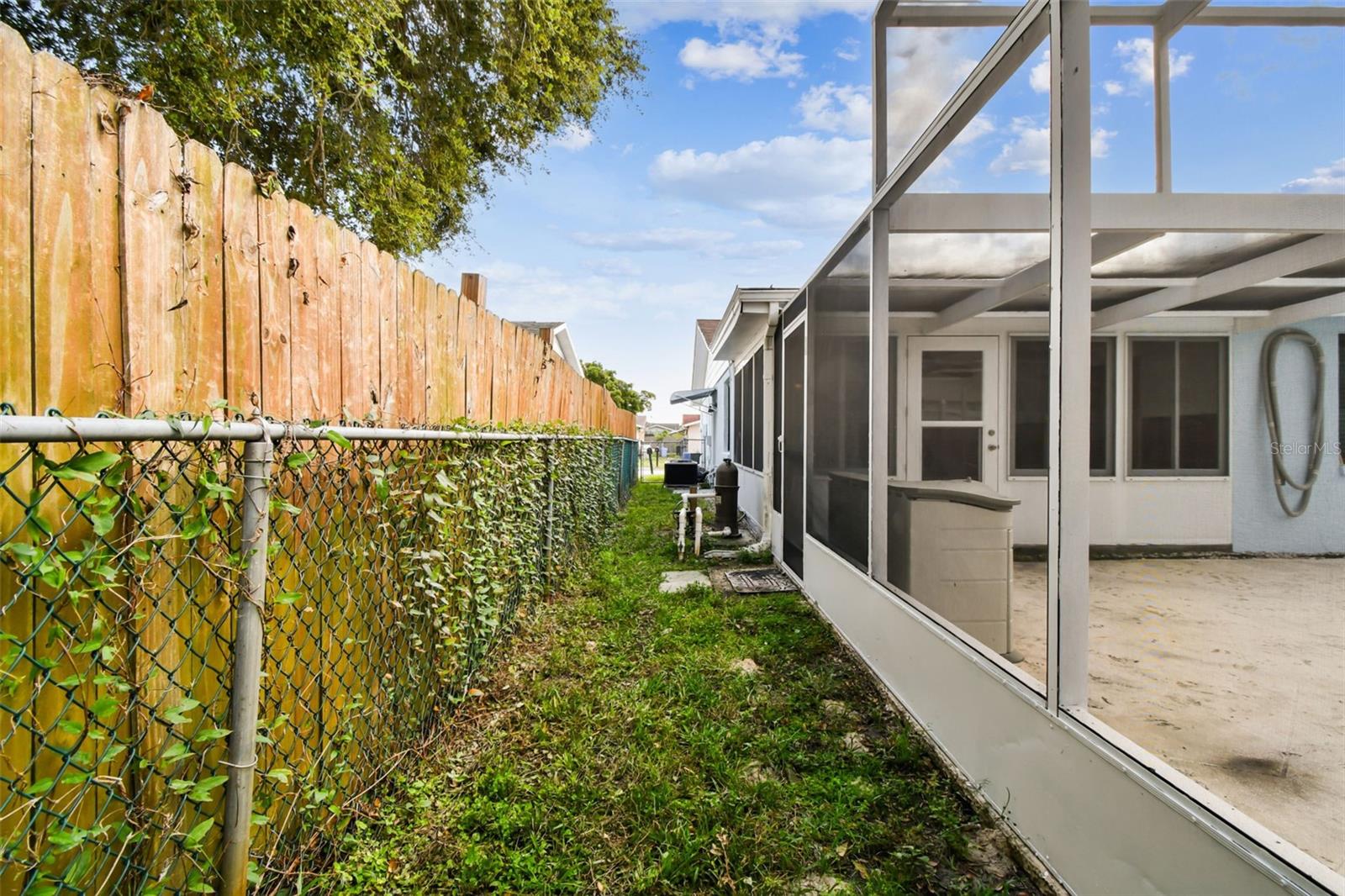 EMBASSY HILLS - Residential