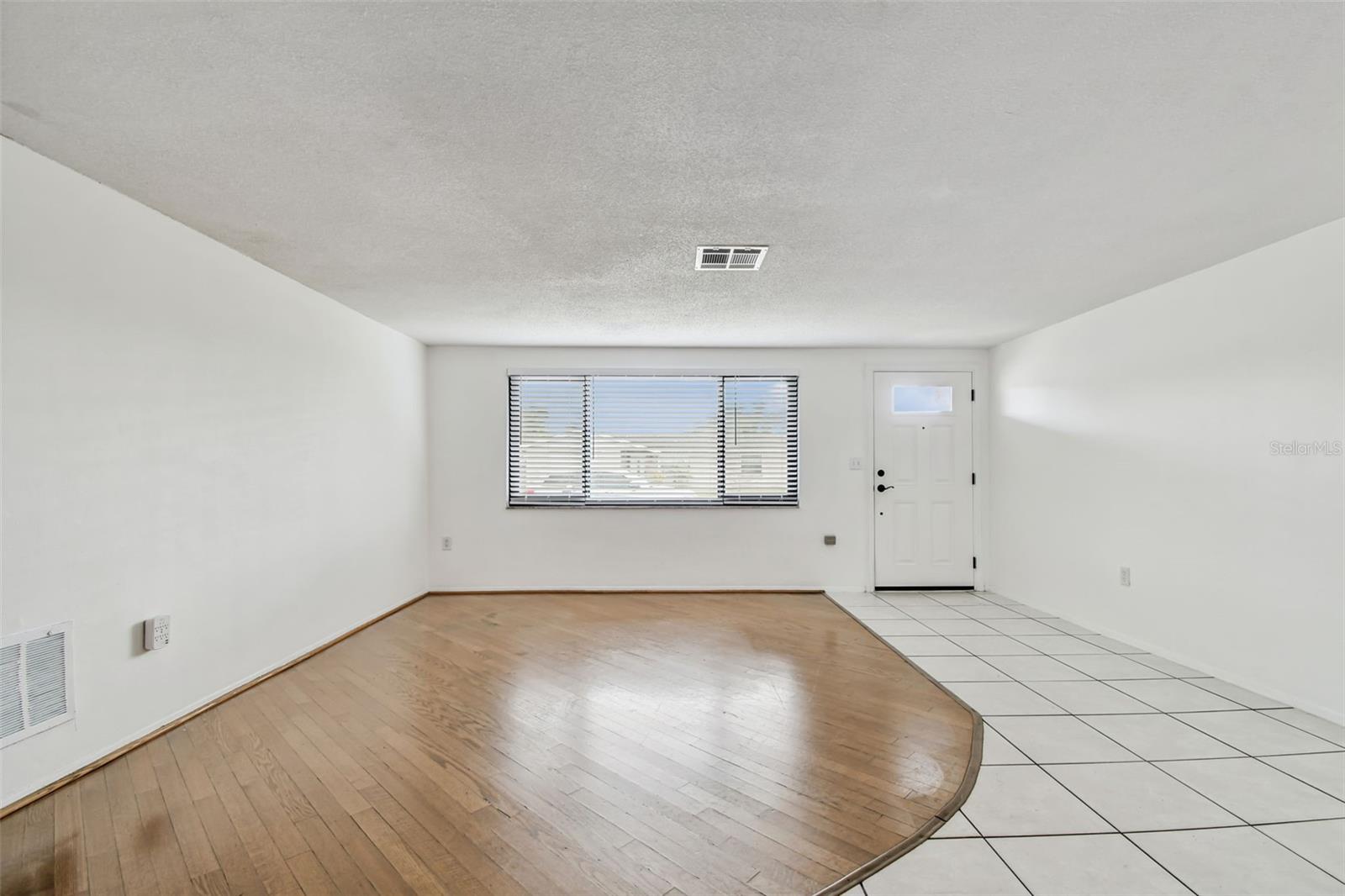 EMBASSY HILLS - Residential