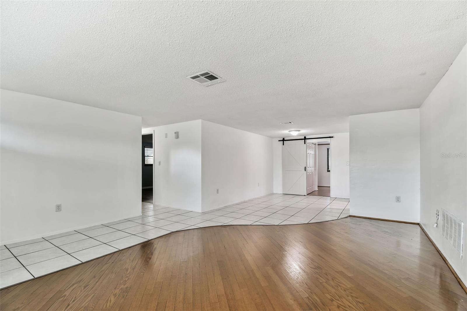 EMBASSY HILLS - Residential