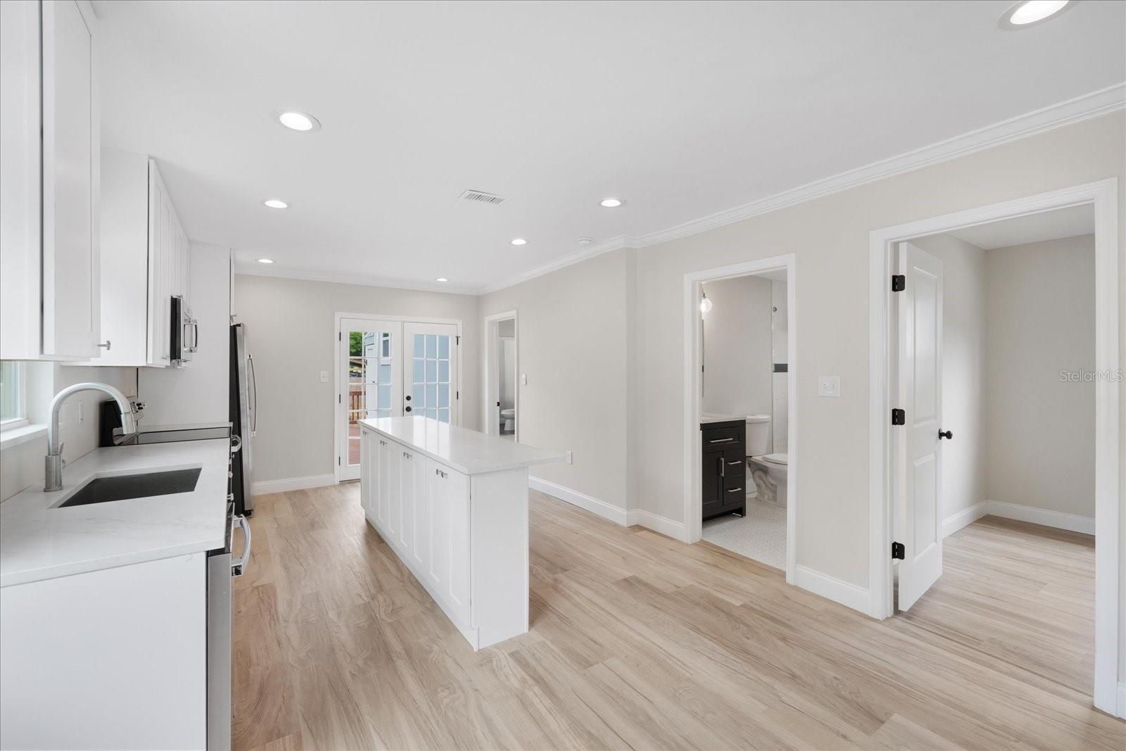 1010 E FLORA STREET