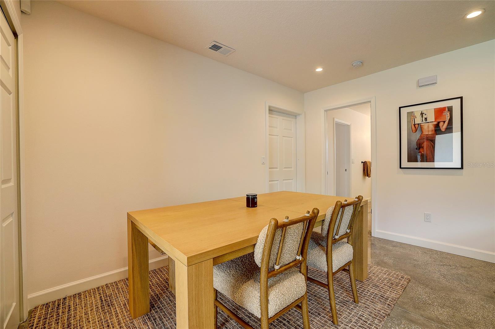 2121 PALM TERRACE