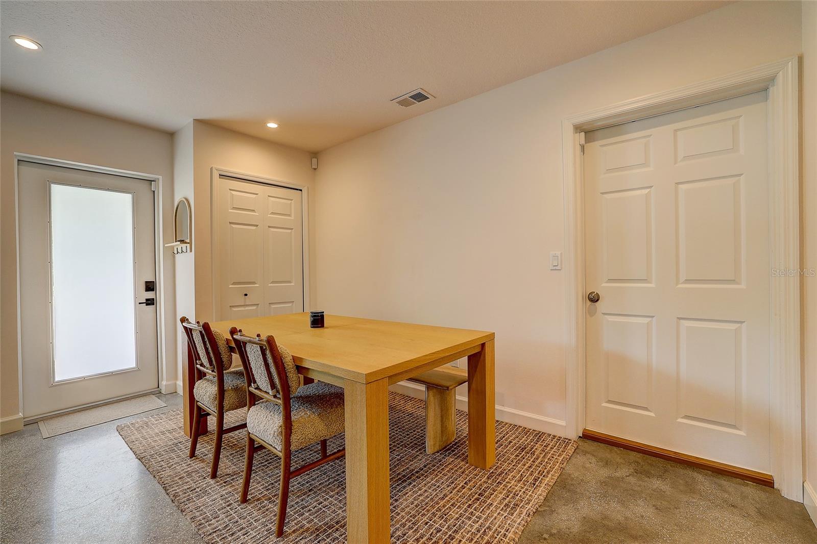 2121 PALM TERRACE