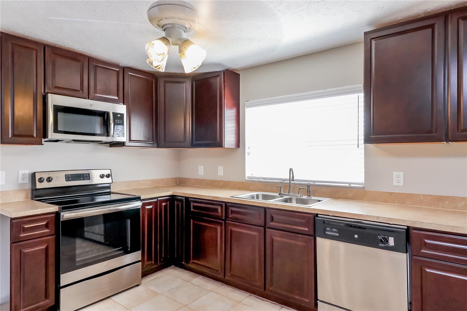 CYPRESS COVE SUB - Residential Lease