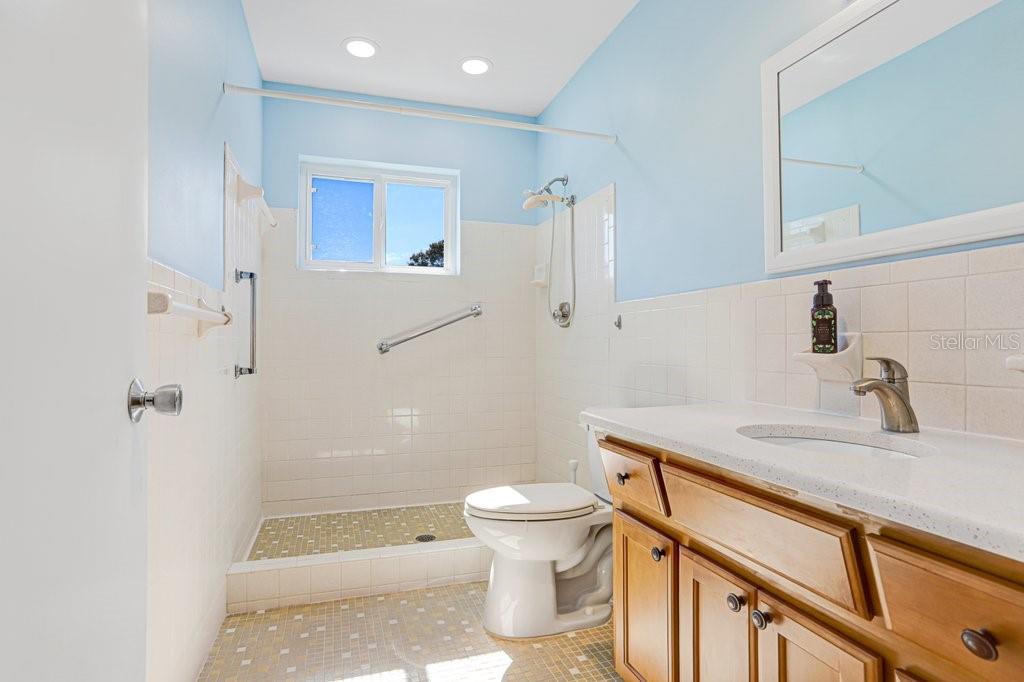 ON TOP OF THE WORLD - Residential