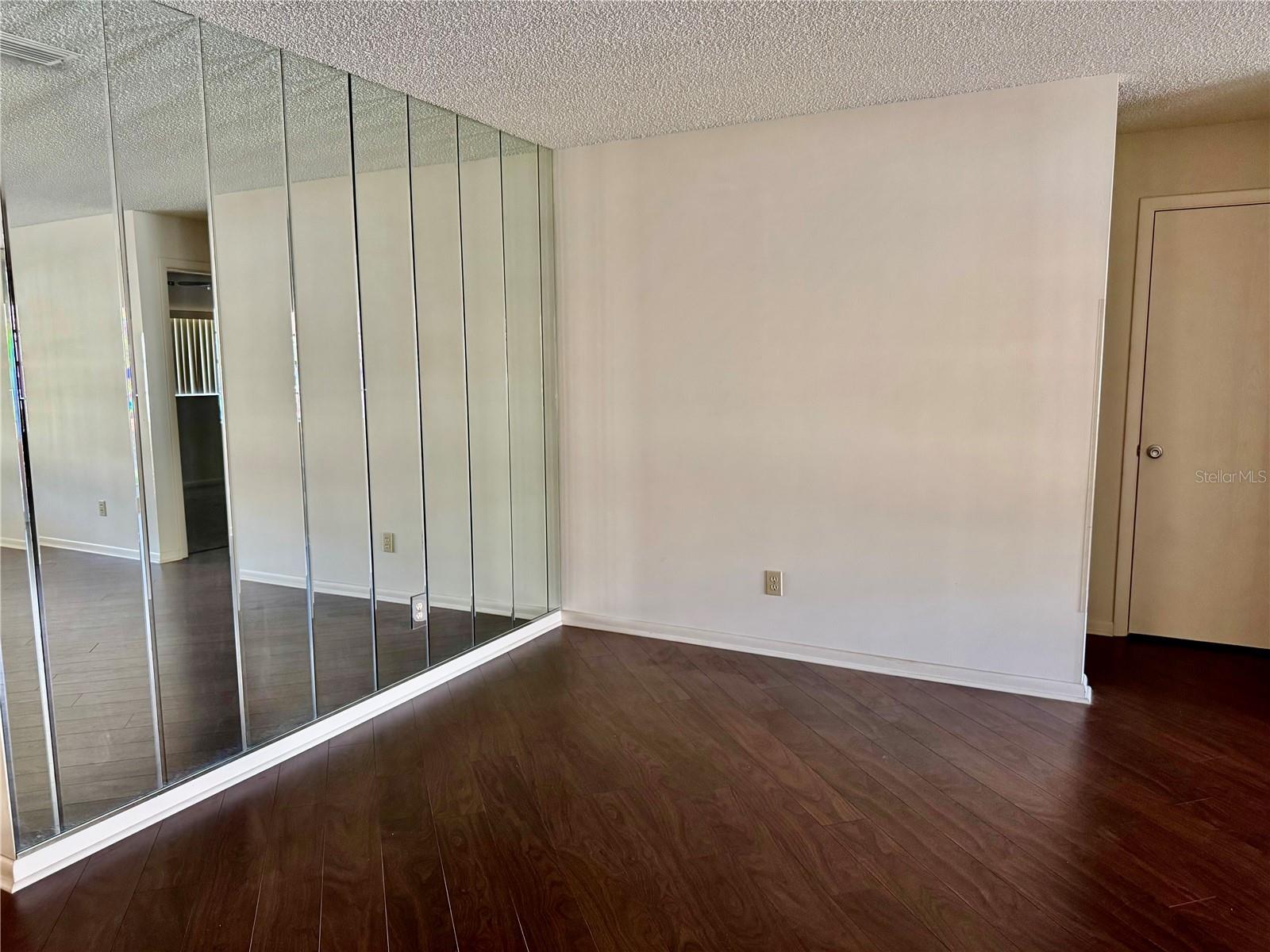 CIRCLE SQUARE WOODS Y - Residential