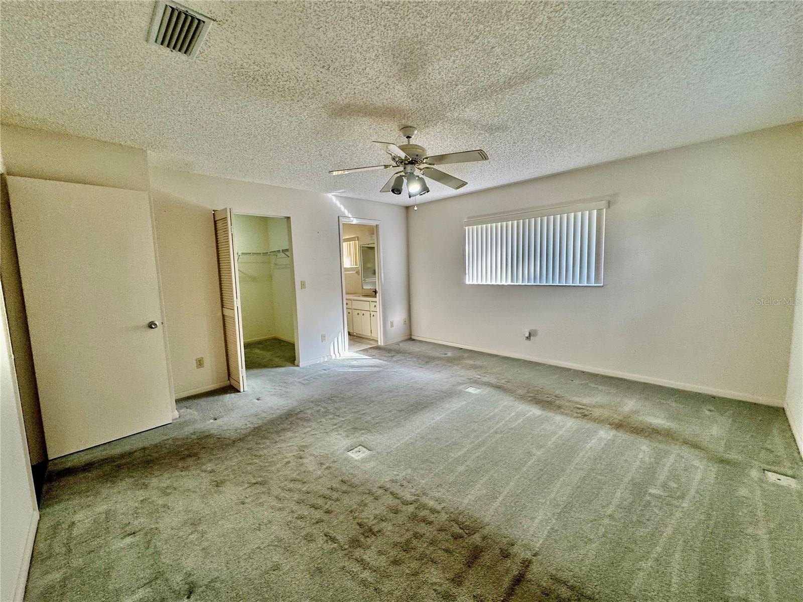 CIRCLE SQUARE WOODS Y - Residential