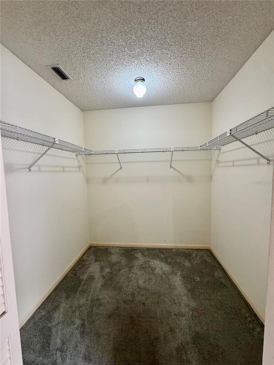 CIRCLE SQUARE WOODS Y - Residential