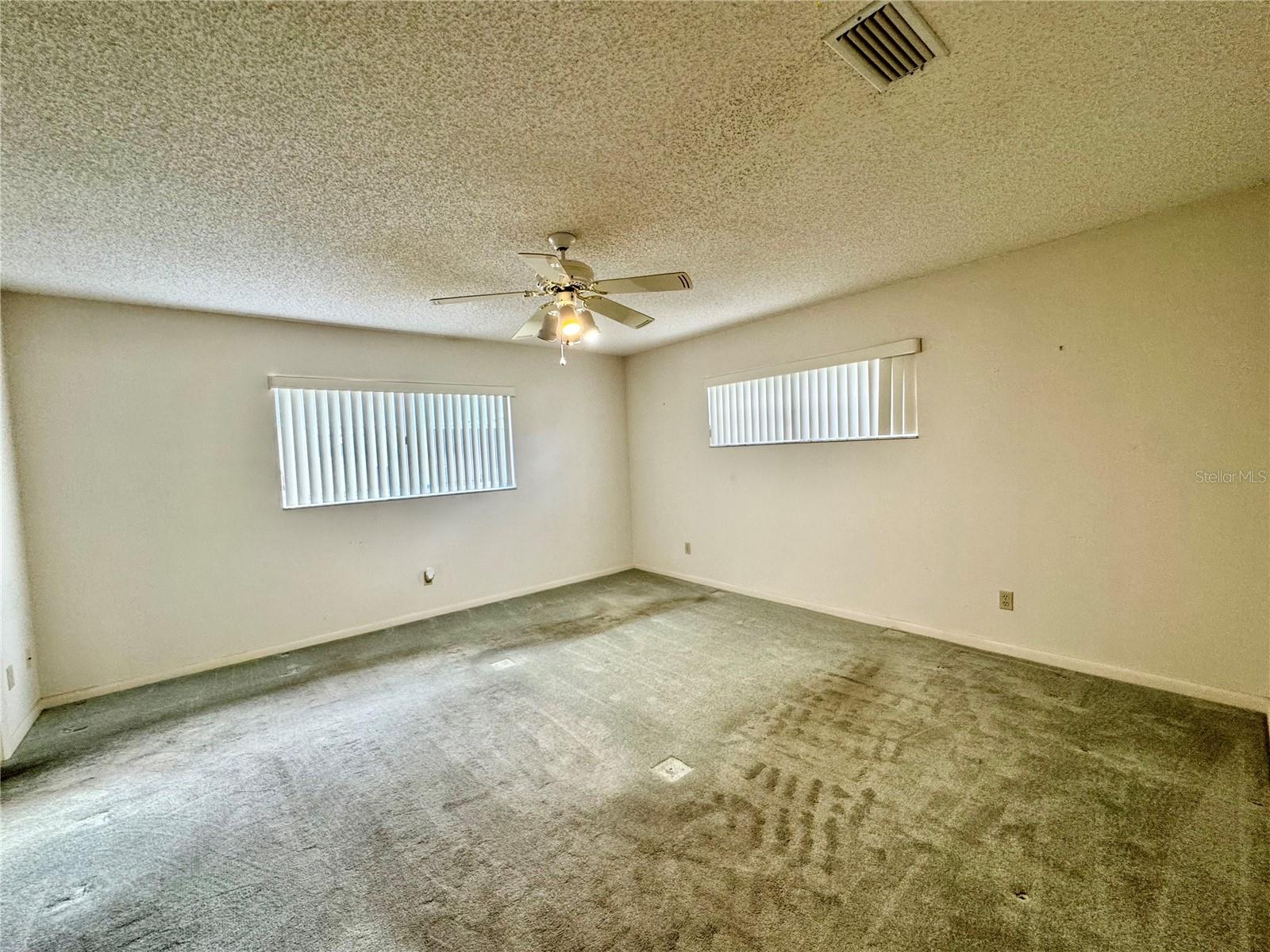 CIRCLE SQUARE WOODS Y - Residential