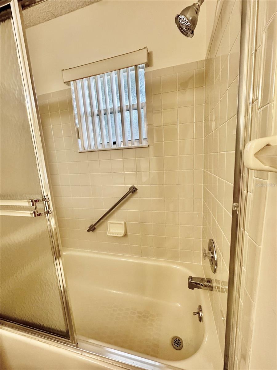 CIRCLE SQUARE WOODS Y - Residential