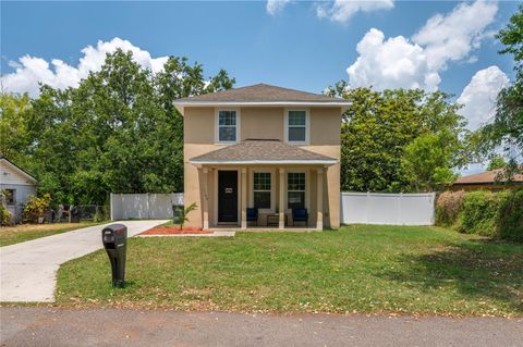 Photo of 1105 Watersedge Drive, Lakeland, FL 33801 (MLS # L4952873)