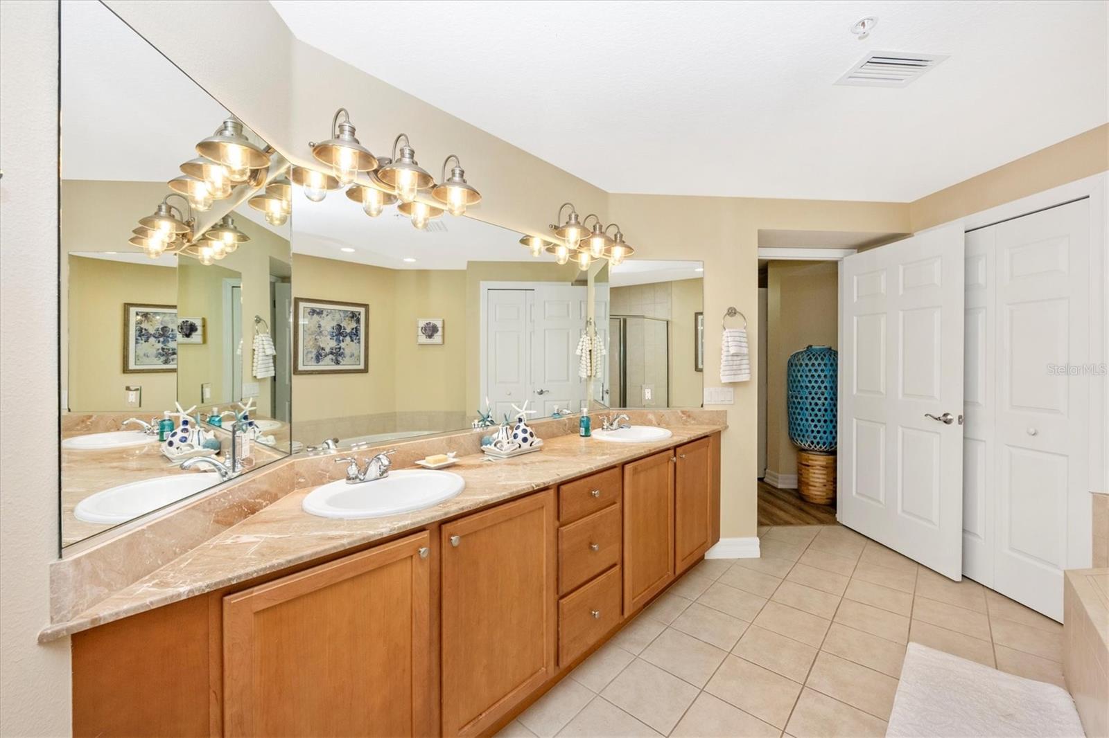 HARBOR VILLAS AT DONA BAY - Residential