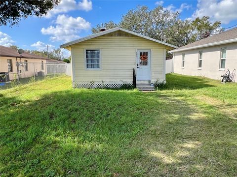 A home in LAKELAND