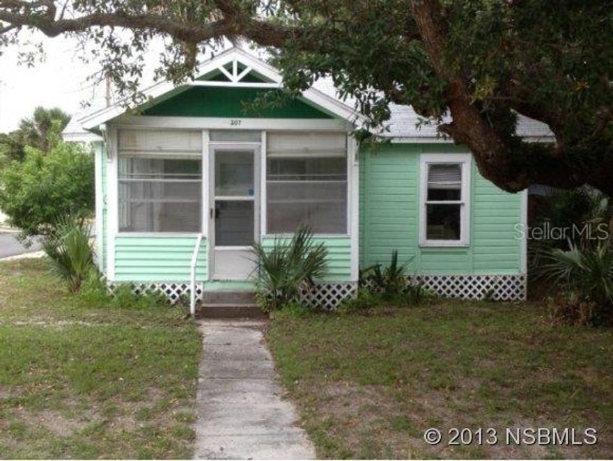 Experience the Old Florida beach life in this cozy 2 bedroom, 1 bath cottage. You will find yourself just a few blocks away from the beautiful white sands of New Smyrna Beach and enjoying shopping, restaurants and nightlife historic Flagler Avenue has to offer. This piece of paradise can be rented daily (3 day minimum), weekly or monthly.