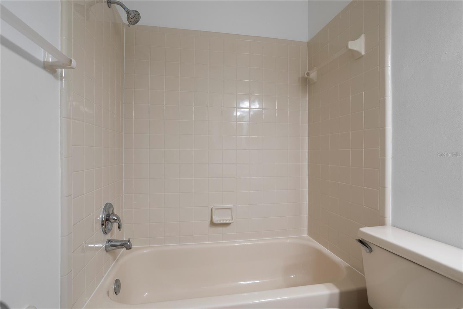 CENTRE COURT CONDO 01 PH 03 - Residential