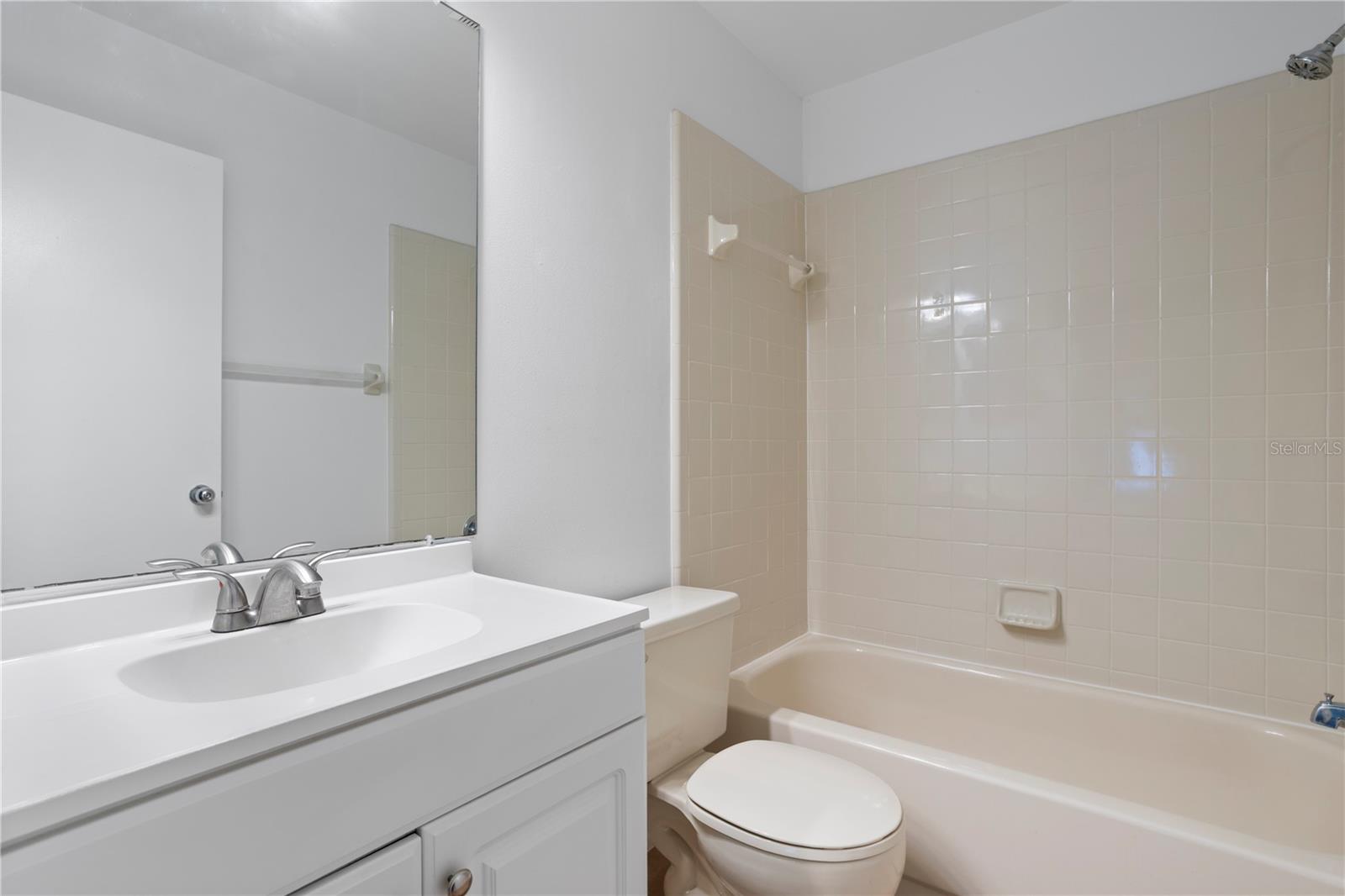 CENTRE COURT CONDO 01 PH 03 - Residential