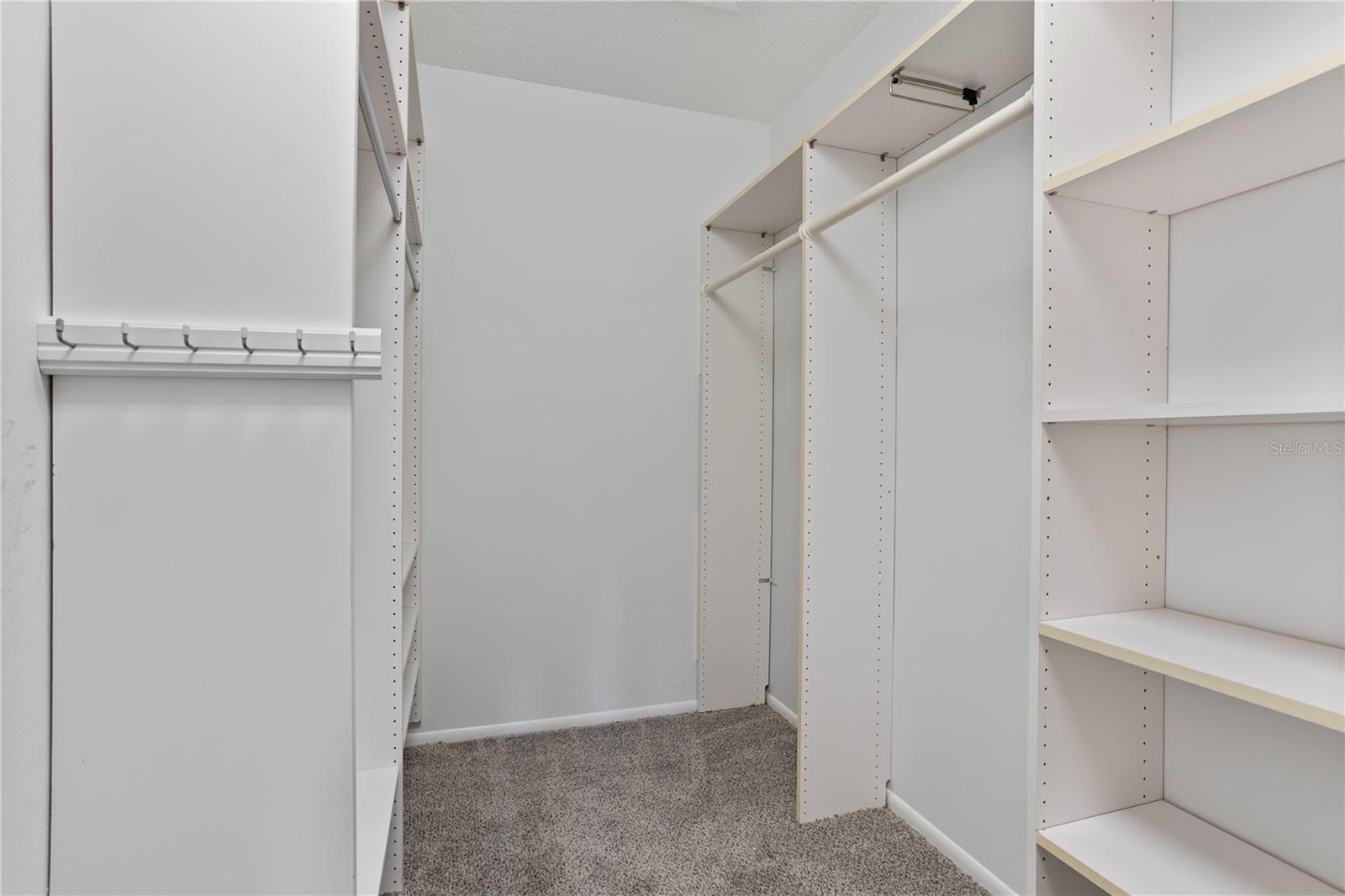 CENTRE COURT CONDO 01 PH 03 - Residential