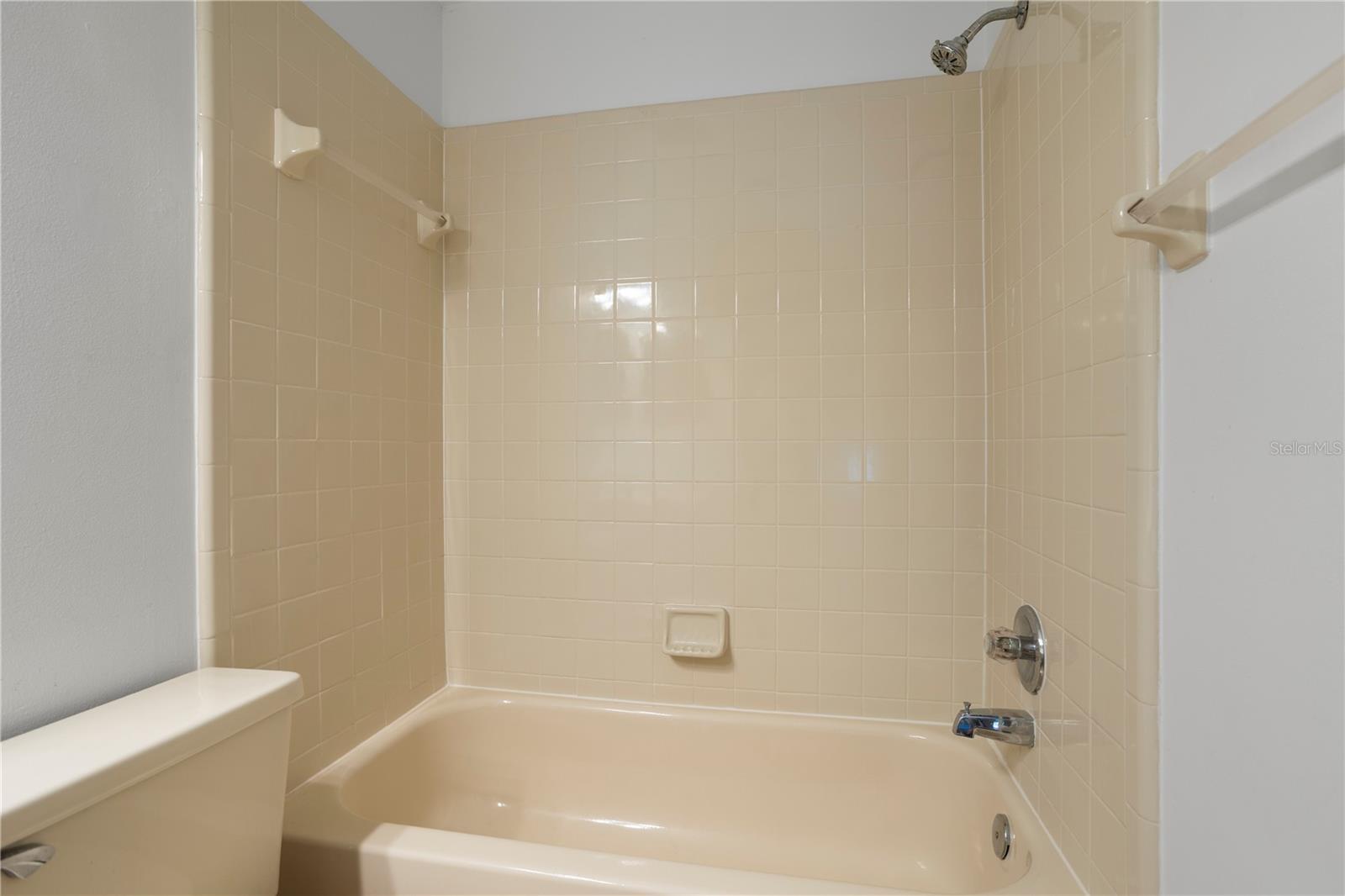 CENTRE COURT CONDO 01 PH 03 - Residential
