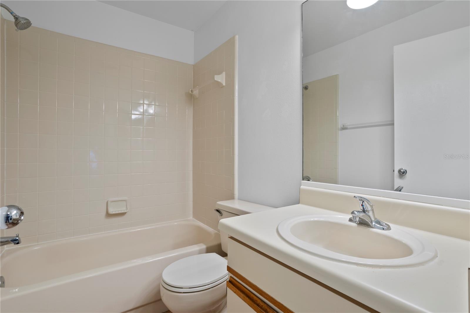 CENTRE COURT CONDO 01 PH 03 - Residential