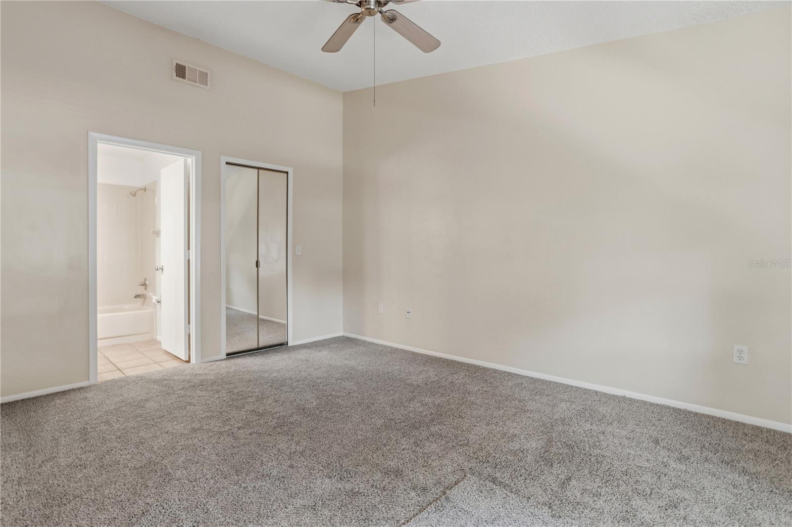 CENTRE COURT CONDO 01 PH 03 - Residential