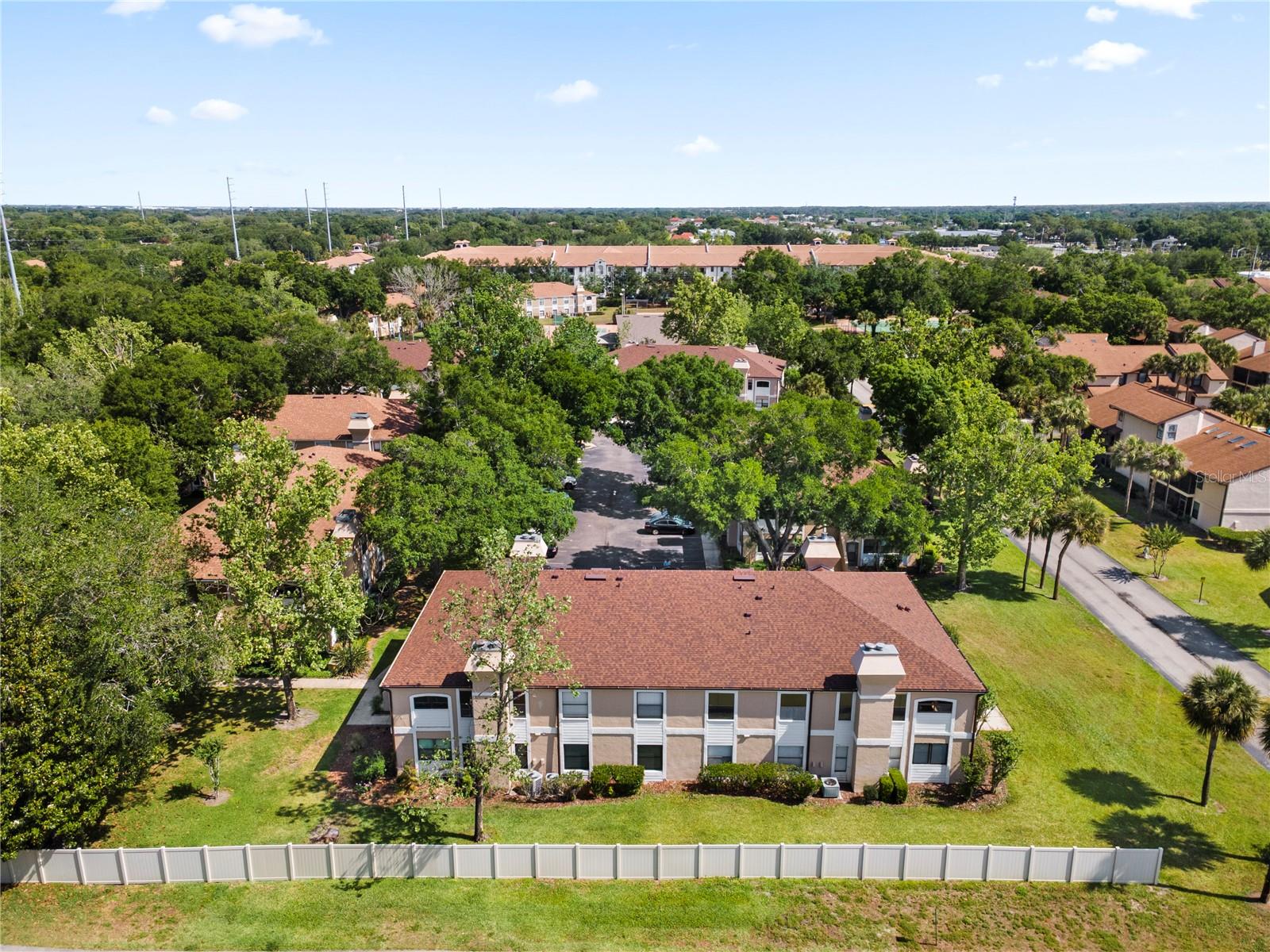 CENTRE COURT CONDO 01 PH 03 - Residential