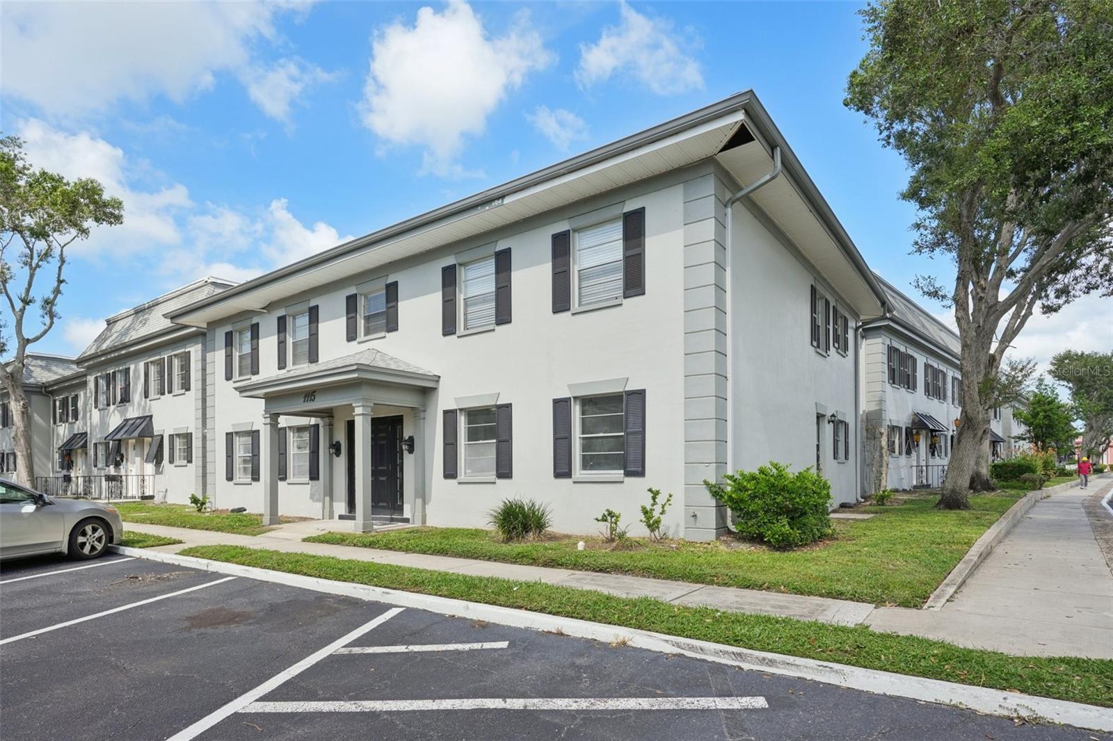 LES CHATEAUX CONDO - Residential