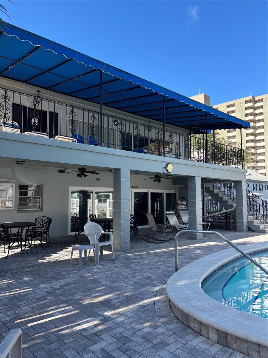 LES CHATEAUX CONDO - Residential