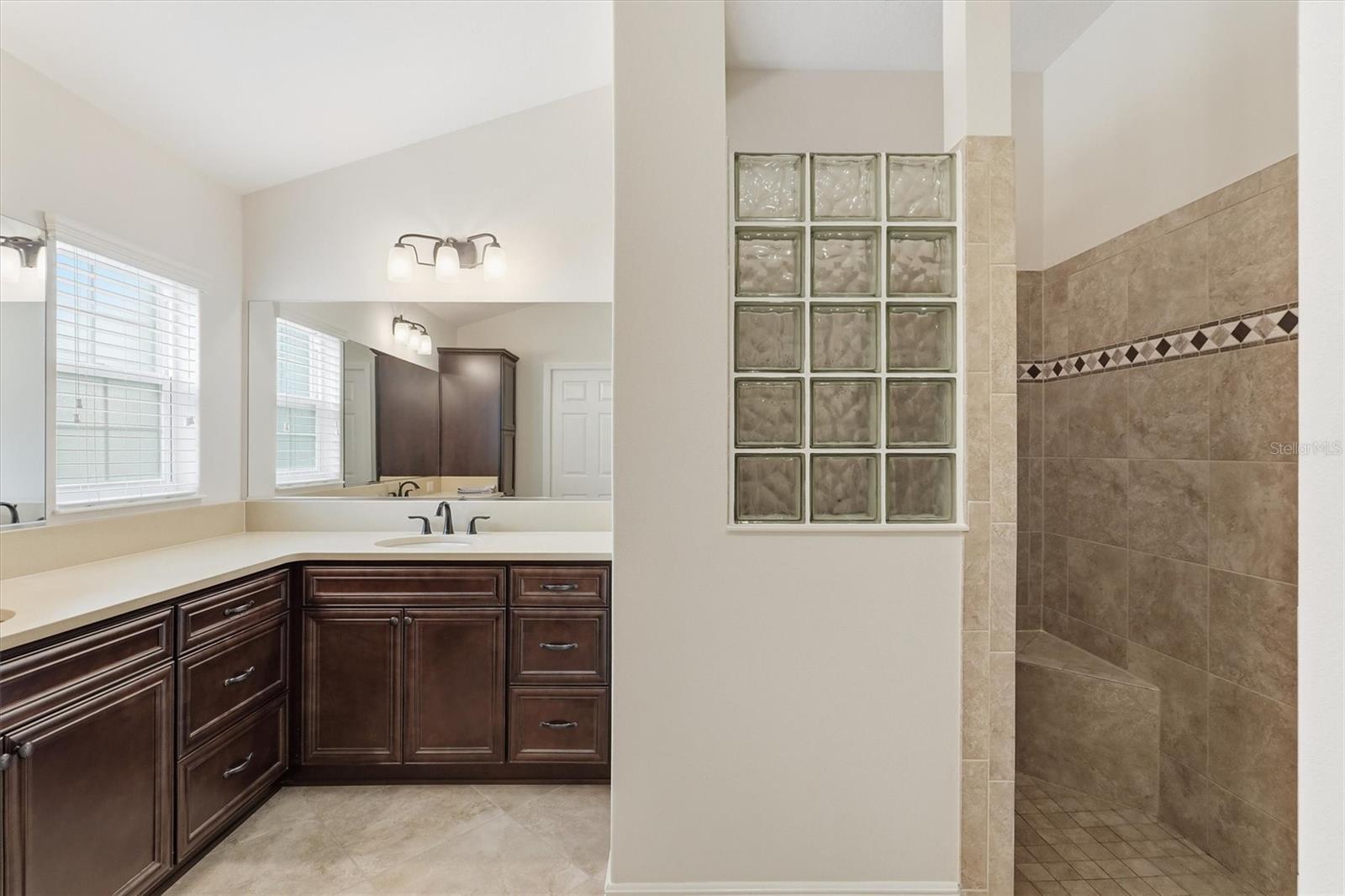 VILLAGE/FENNEY UN #11 - Residential