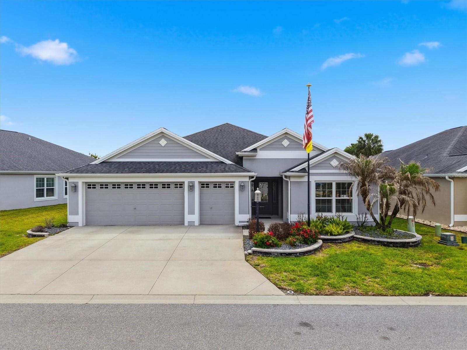 VILLAGE/FENNEY UN #11 - Residential