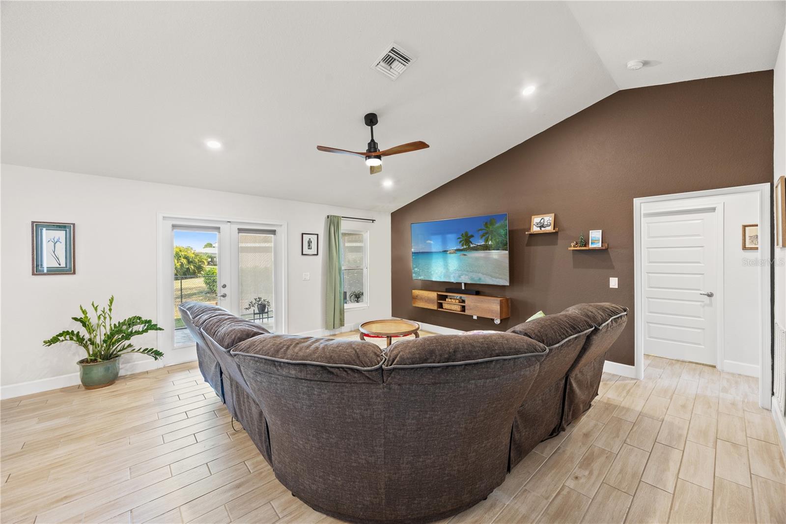 PUNTA GORDA ISLES SEC 20 - Residential