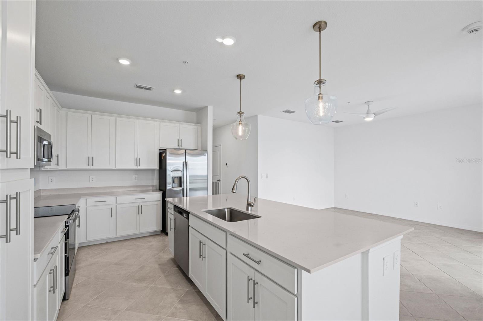 CALUSA COUNTRY CLUB - Residential Lease