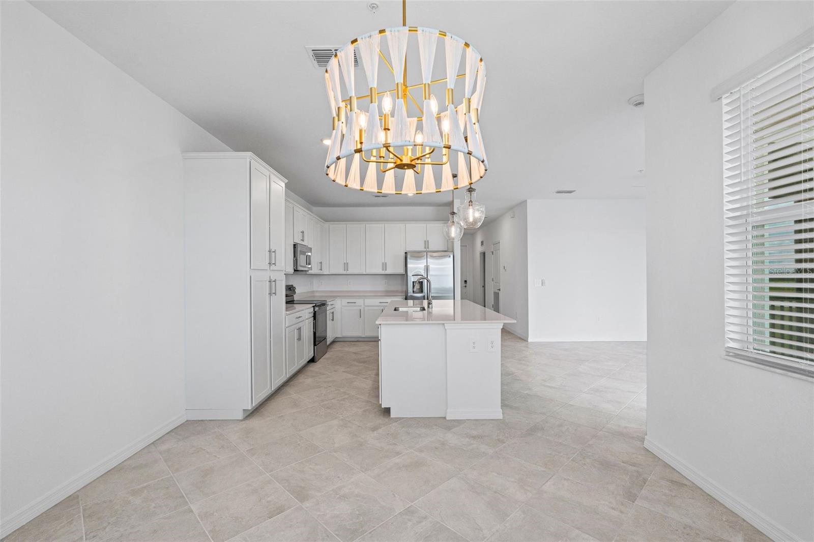 CALUSA COUNTRY CLUB - Residential Lease