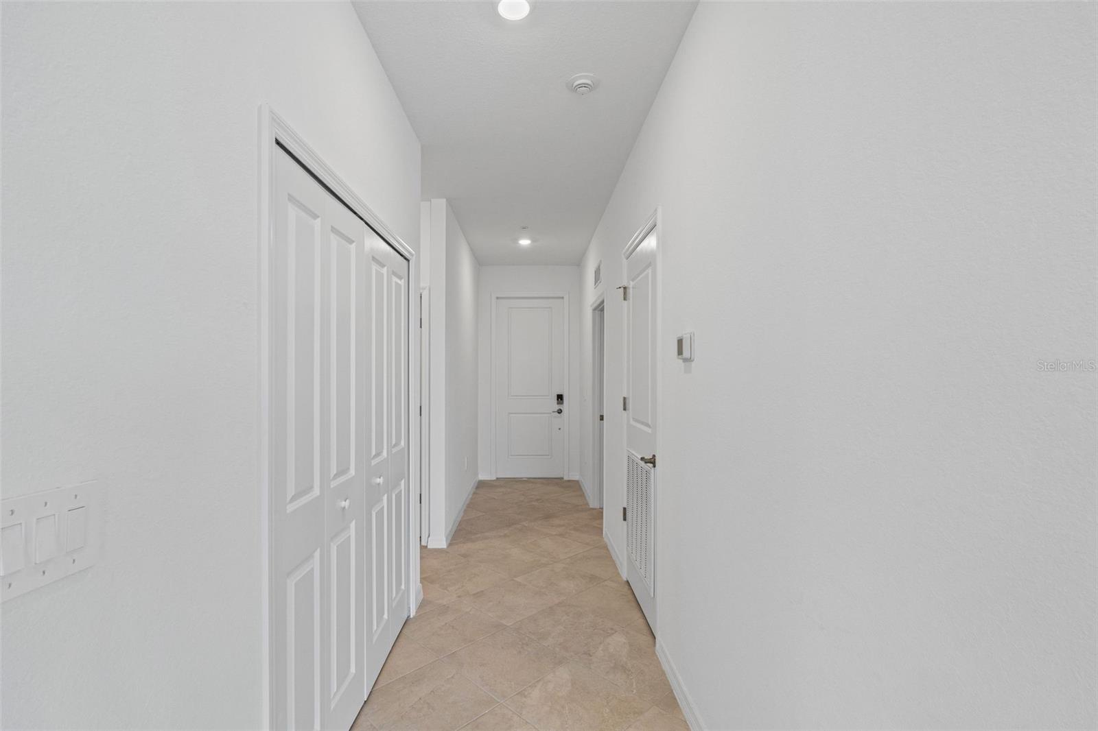 CALUSA COUNTRY CLUB - Residential Lease