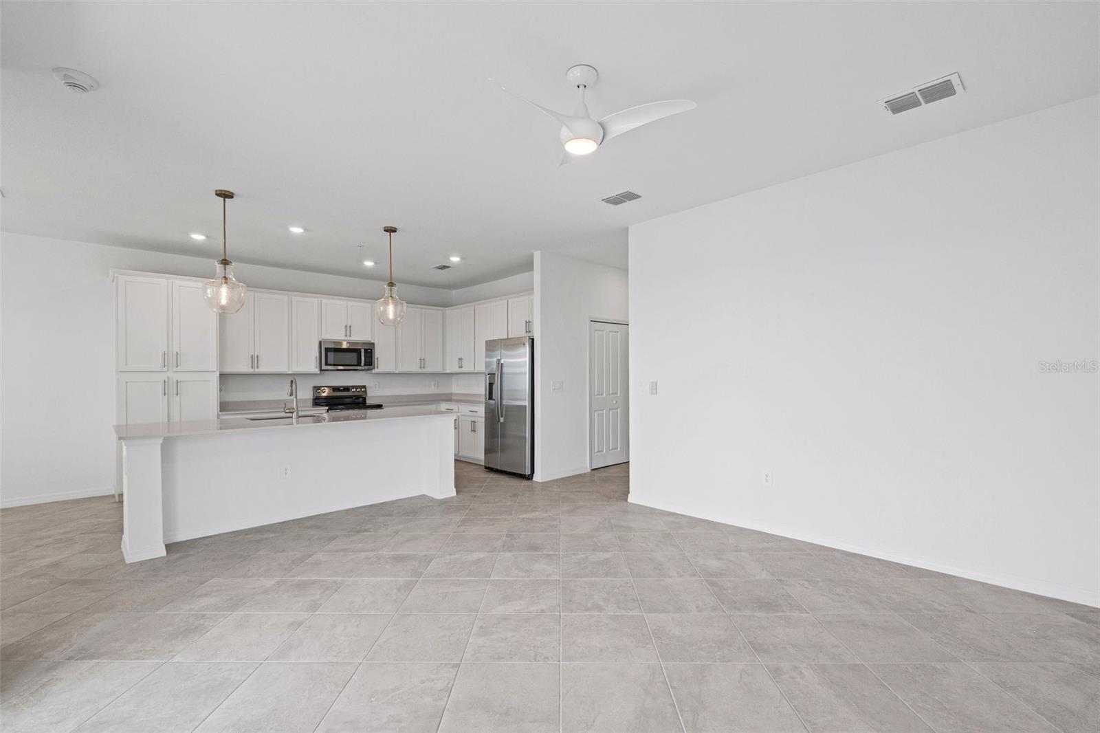 CALUSA COUNTRY CLUB - Residential Lease