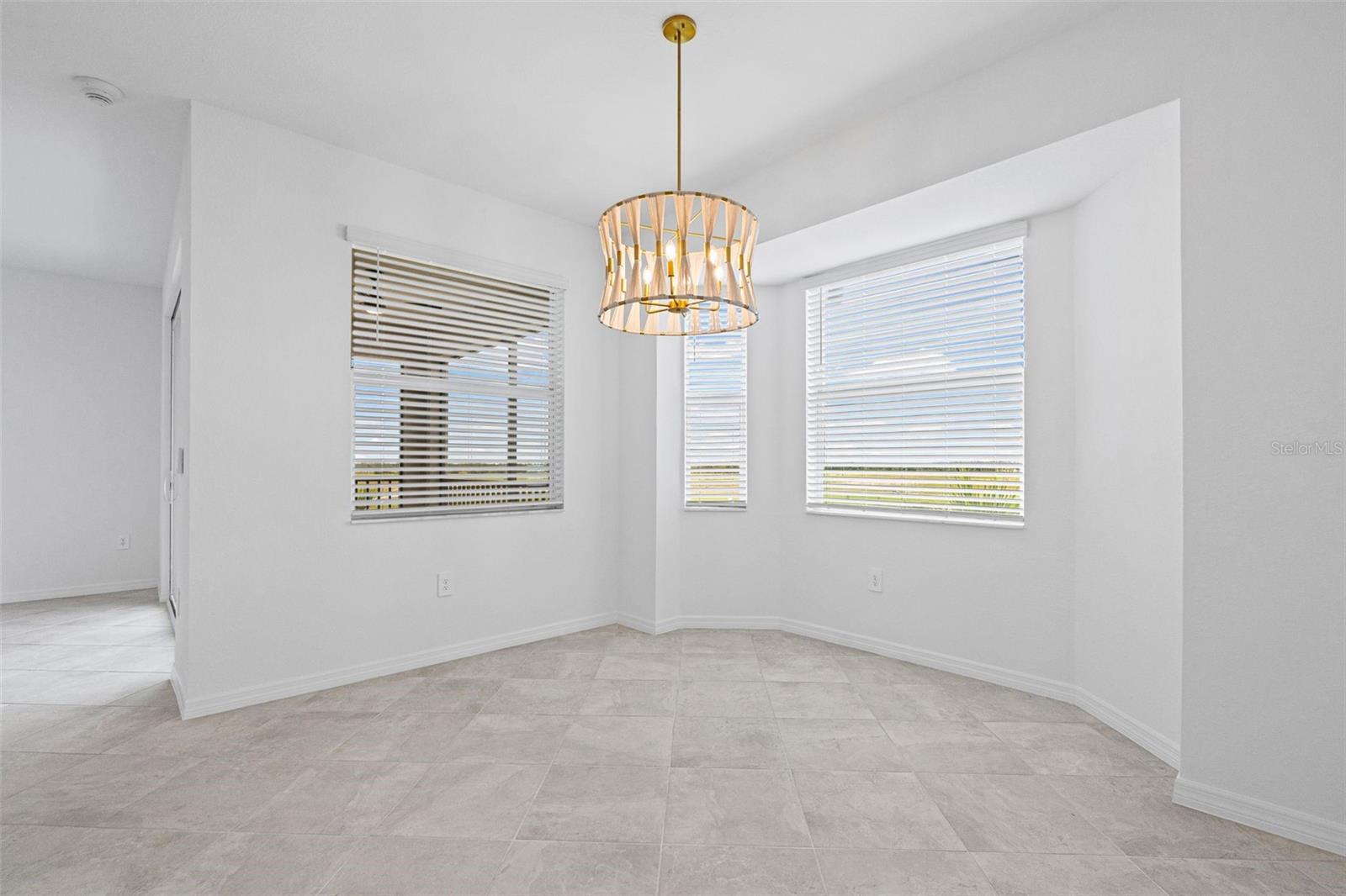 CALUSA COUNTRY CLUB - Residential Lease