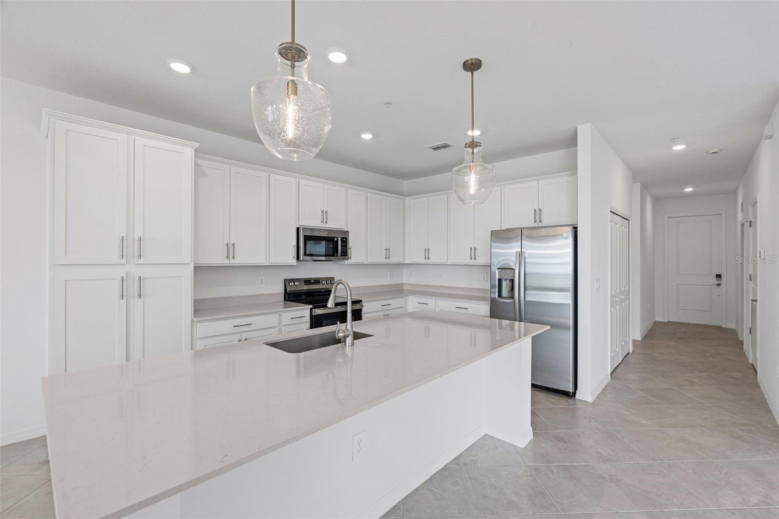 CALUSA COUNTRY CLUB - Residential Lease