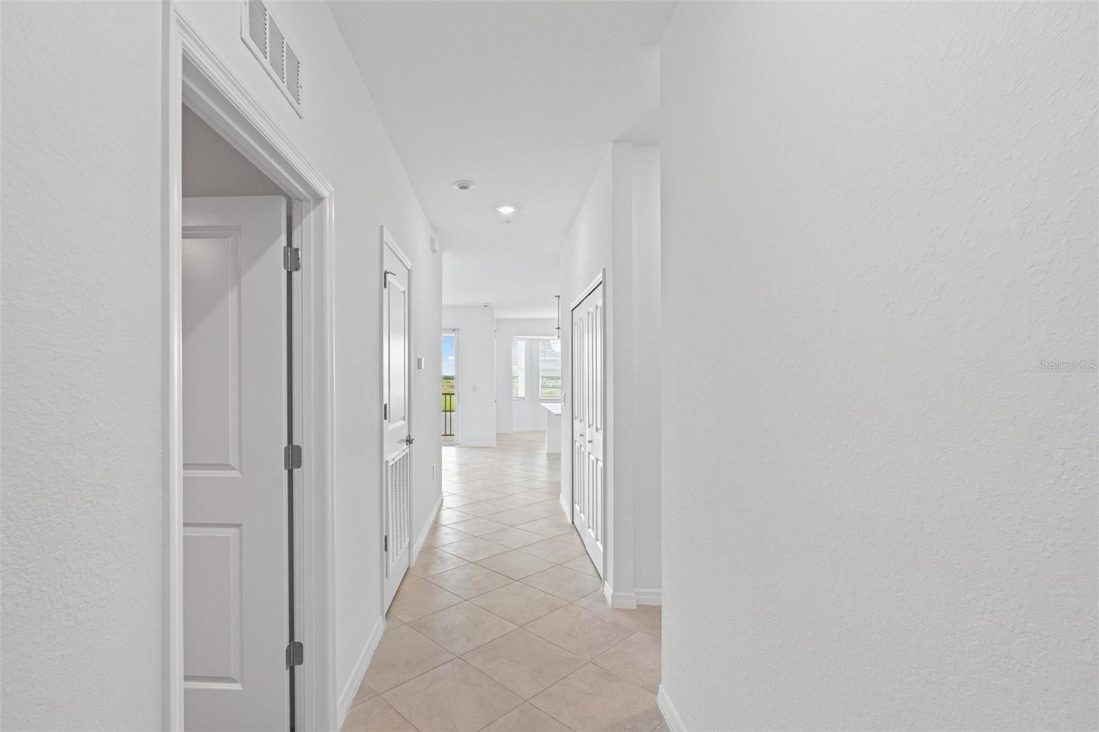 CALUSA COUNTRY CLUB - Residential Lease