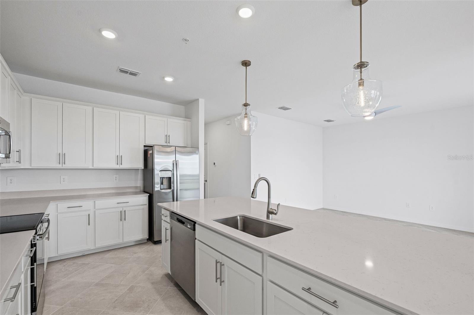 CALUSA COUNTRY CLUB - Residential Lease