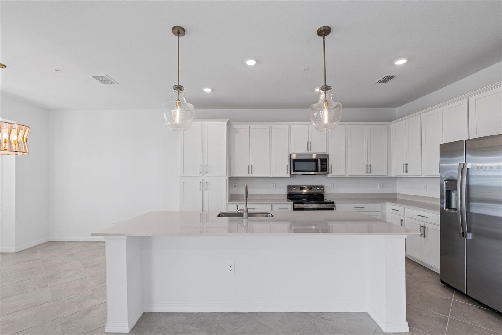 CALUSA COUNTRY CLUB - Residential Lease