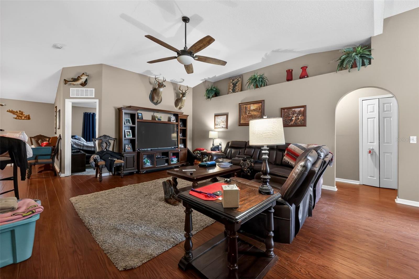 SQUIRES GROVE - Residential