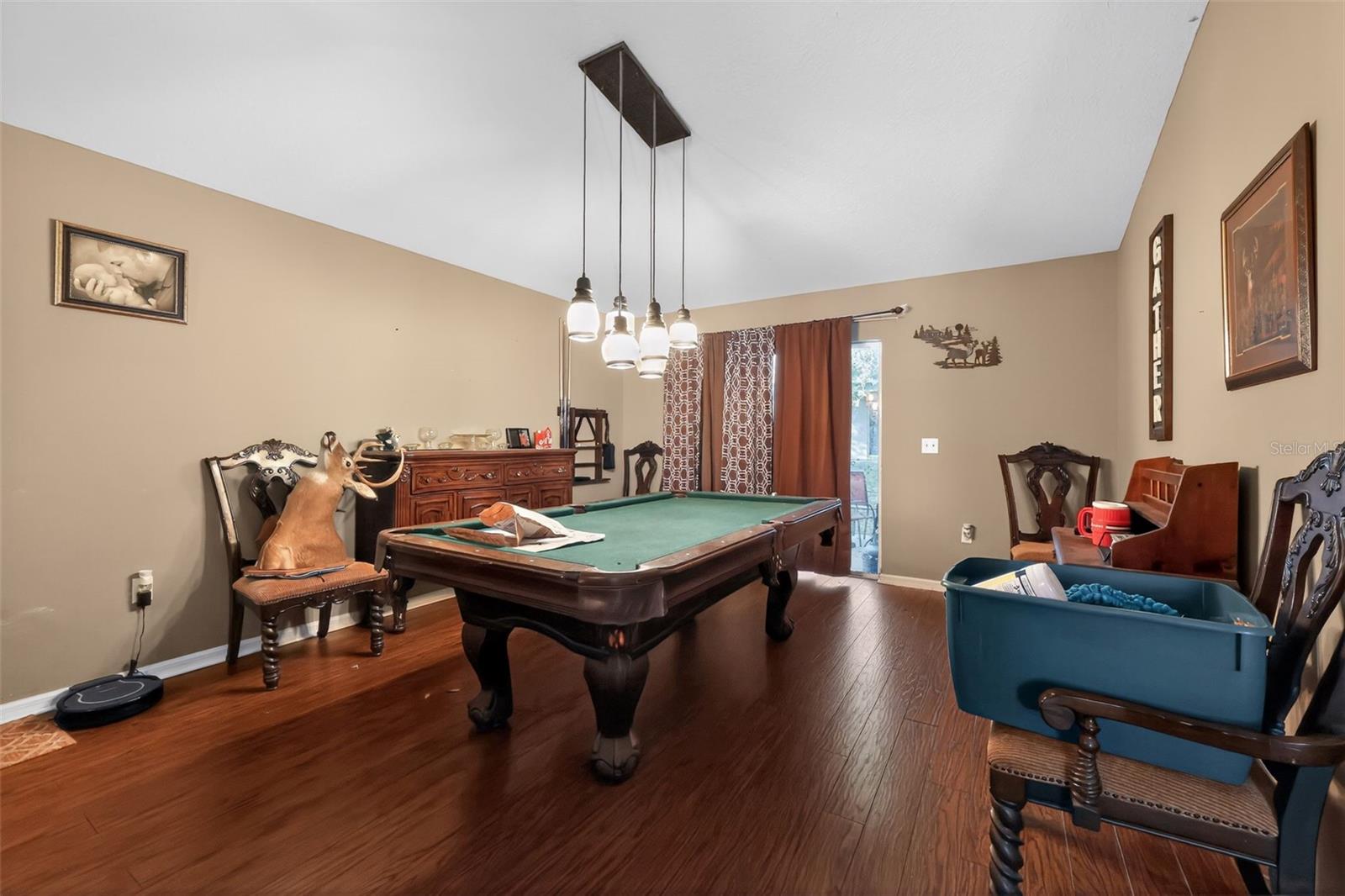 SQUIRES GROVE - Residential