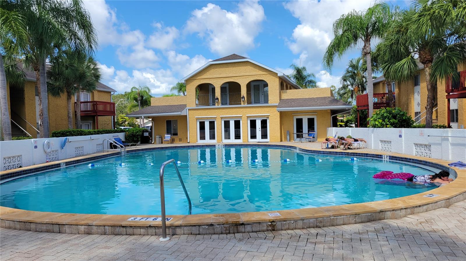 VISTAS ON BENEVA - Residential Lease