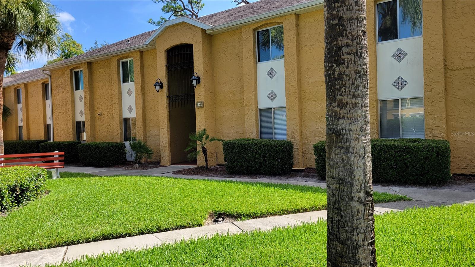 VISTAS ON BENEVA - Residential Lease