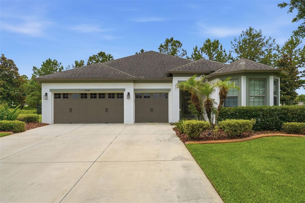 Photo of 30040 Donnington Loop, Mount Dora, FL 32757 (MLS # G5112879)