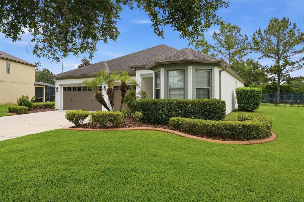 Photo of 30040 Donnington Loop, Mount Dora, FL 32757 (MLS # G5112879)