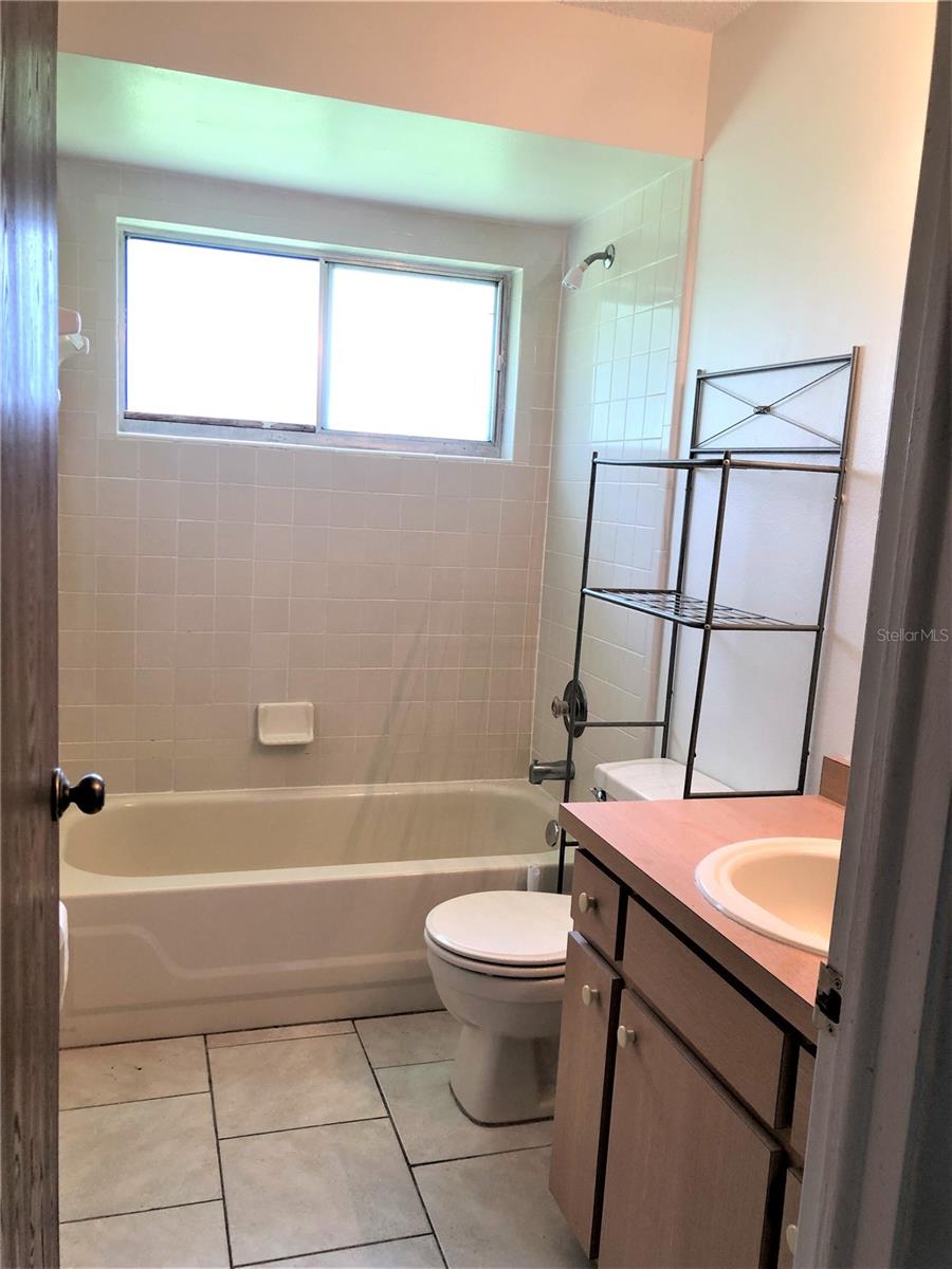 DELTONA LAKES UNIT 27 - Residential Lease