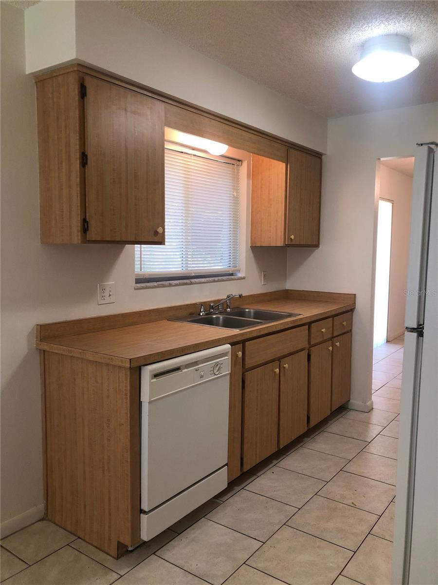 DELTONA LAKES UNIT 27 - Residential Lease