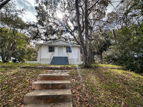 A home in LAKELAND