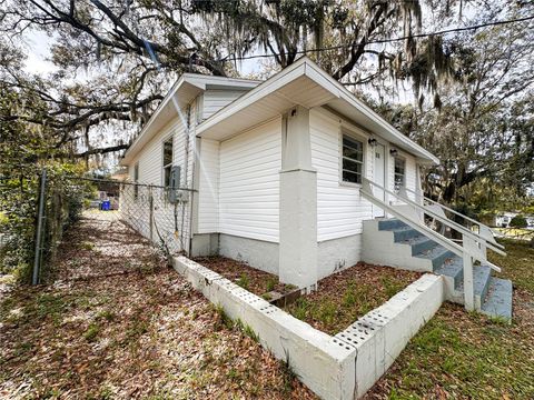 A home in LAKELAND