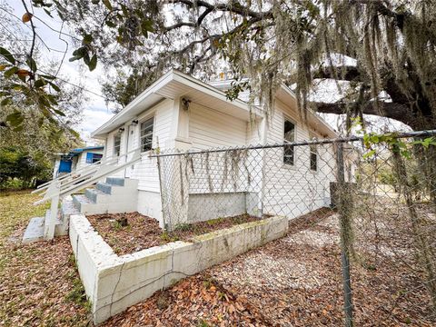 A home in LAKELAND